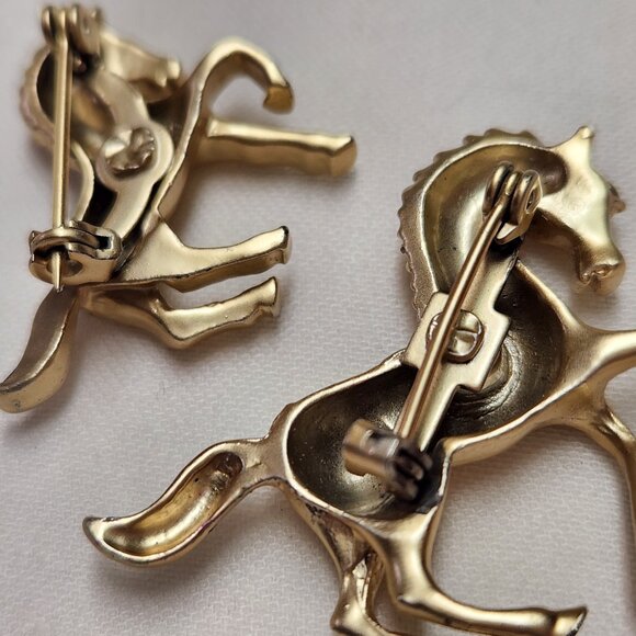 VINTAGE Momma Horse and Foal Pin Brooch Set - Galloping - Brushed Gold Tone - Picture 8 of 10